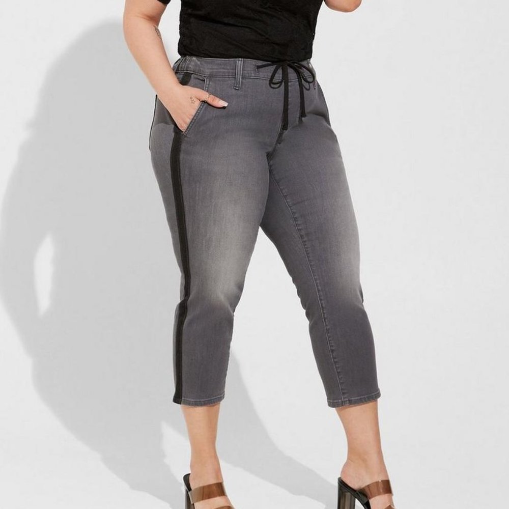 ❤️NWT TORRID JEAN BOYFRIEND STRAIGHT SOFT PULL-ON MID-RISE - PLUS SIZE